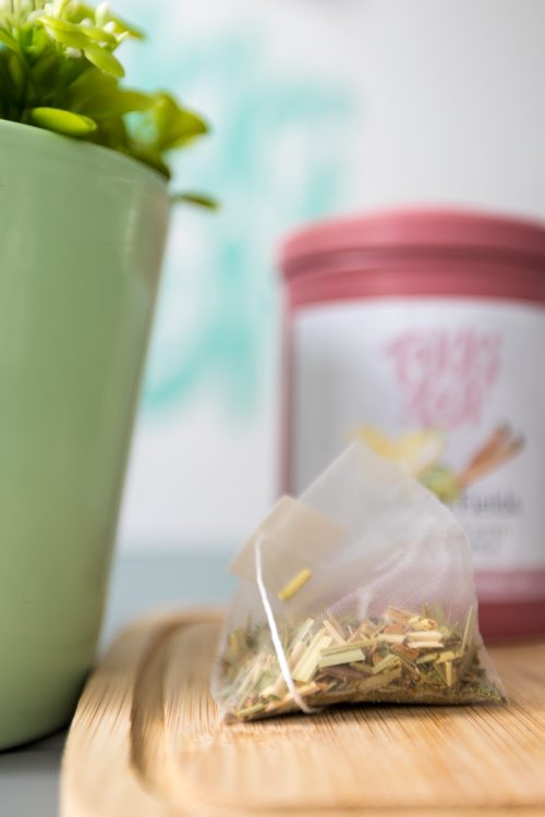 Lemon Fields organic herbal tea pyramid bags with a pink tin by Tokki Tea Portugal