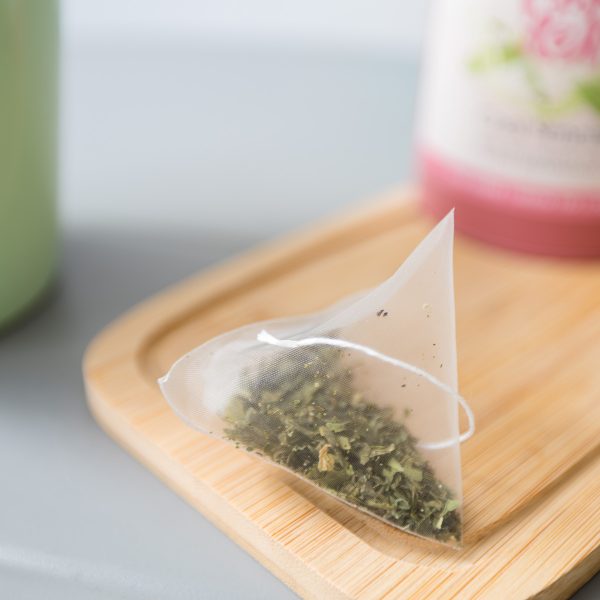 Cool Sencha green tea with mint organic pyramid bags with a pink tin by Tokki Tea Portugal